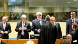 Na slici sa lijeva: Jadranko Prlić, Bruno Stojić, Slobodan Praljak, Milovoj Petković i Valentin Ćorić, 29. maj 2013. godine.